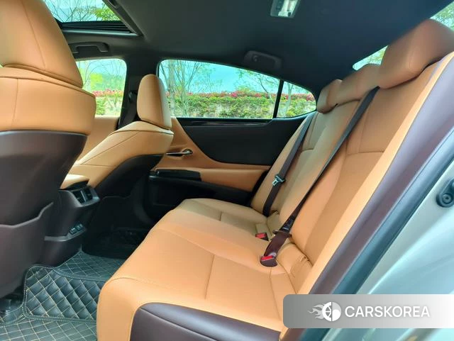 Lexus ES 2021 Темно-серый из Китая, фото 5