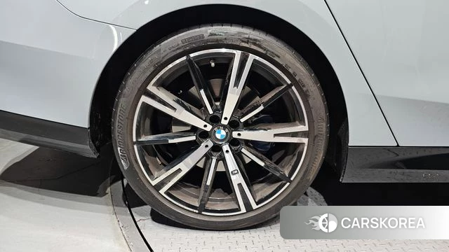 BMW 5 Series (G60) id 4516282 из Кореи 28