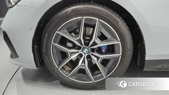 BMW 5 Series (G60) id 4623459 из Кореи 29