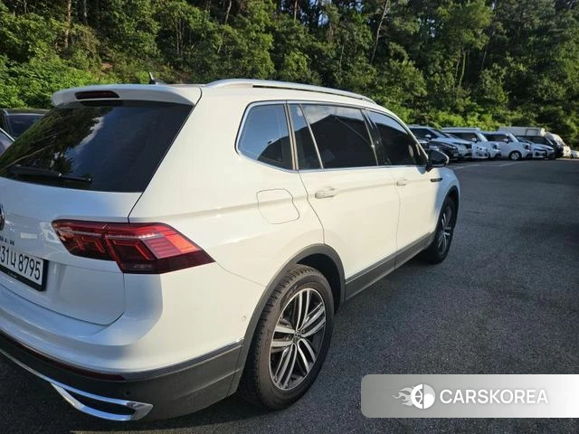 Volkswagen Tiguan Allspace 2023 Белый из Кореи, фото 5