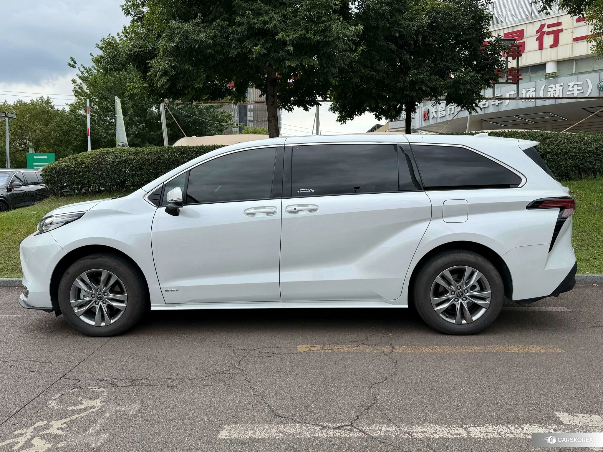 Toyota Sienna id 4504752 из Китая 8