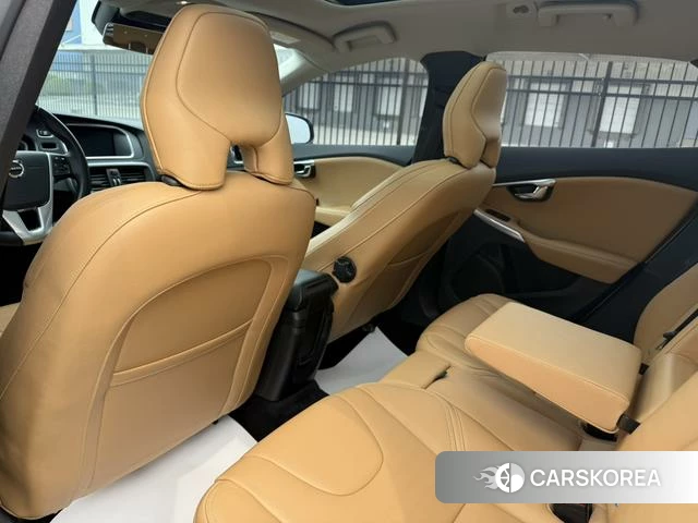Volvo V40 2019 Белый из Китая, фото 5