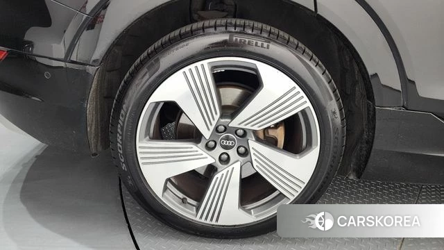 Audi e-Tron id 4323920 из Кореи 15