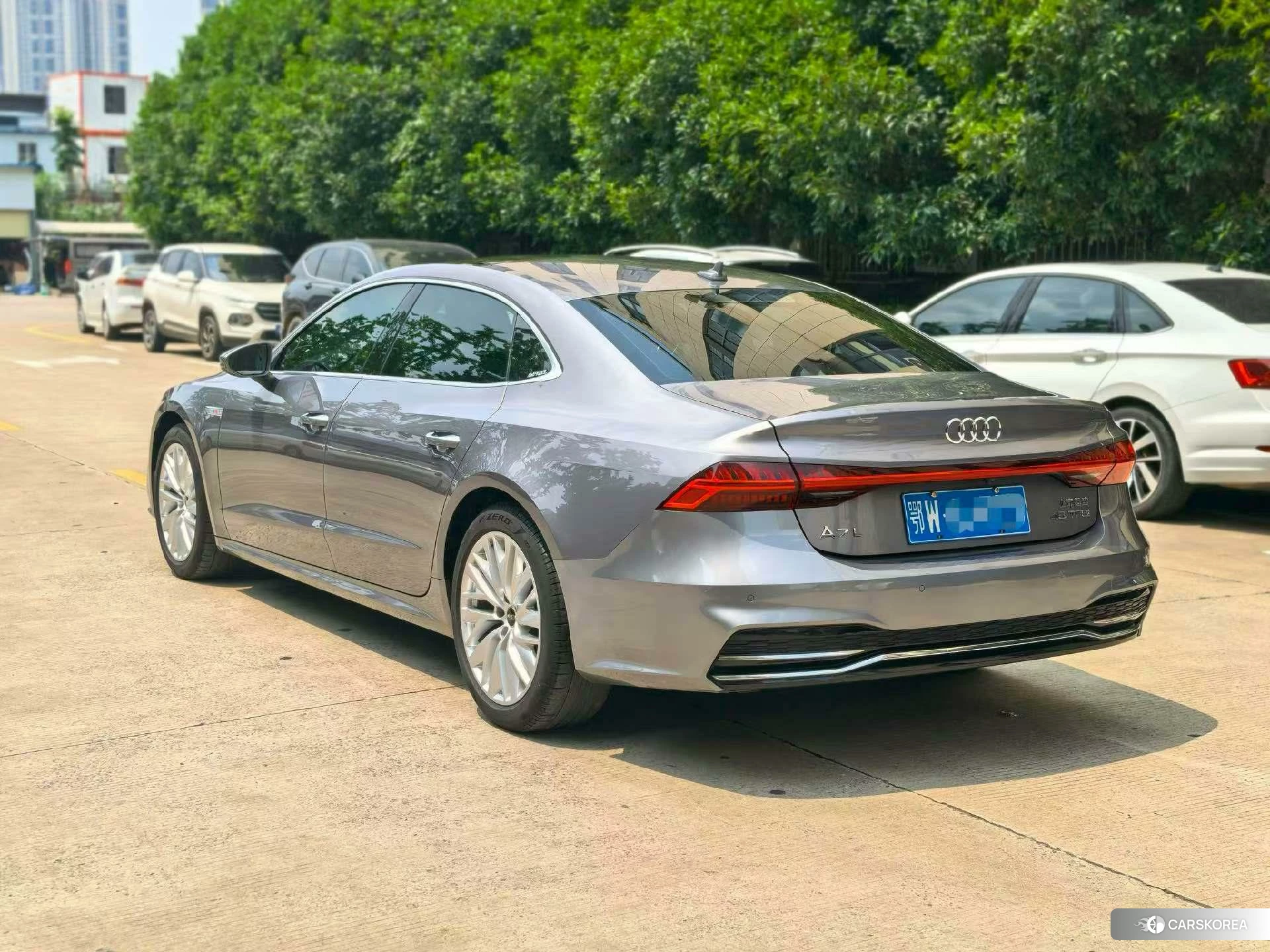 Audi A7L 2022 Серебристо-серый из Китая, фото 5