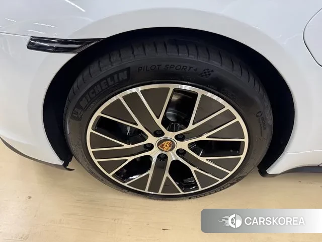 Porsche Taycan id 3644607 из Кореи 15