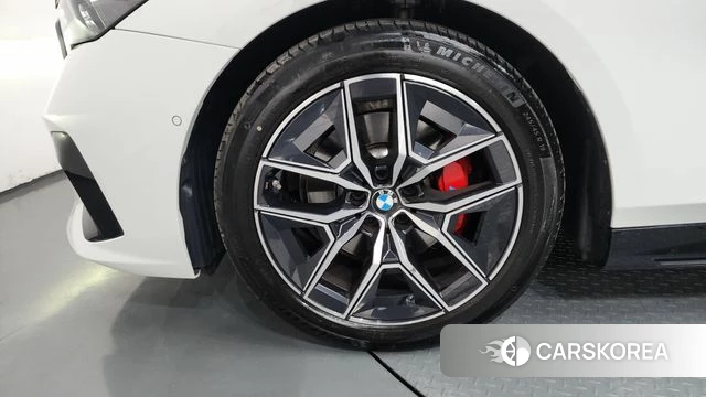 BMW 5 Series (G60) id 4308405 из Кореи 36