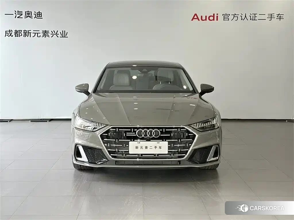 Audi A7L id 4559625 из Китая 9