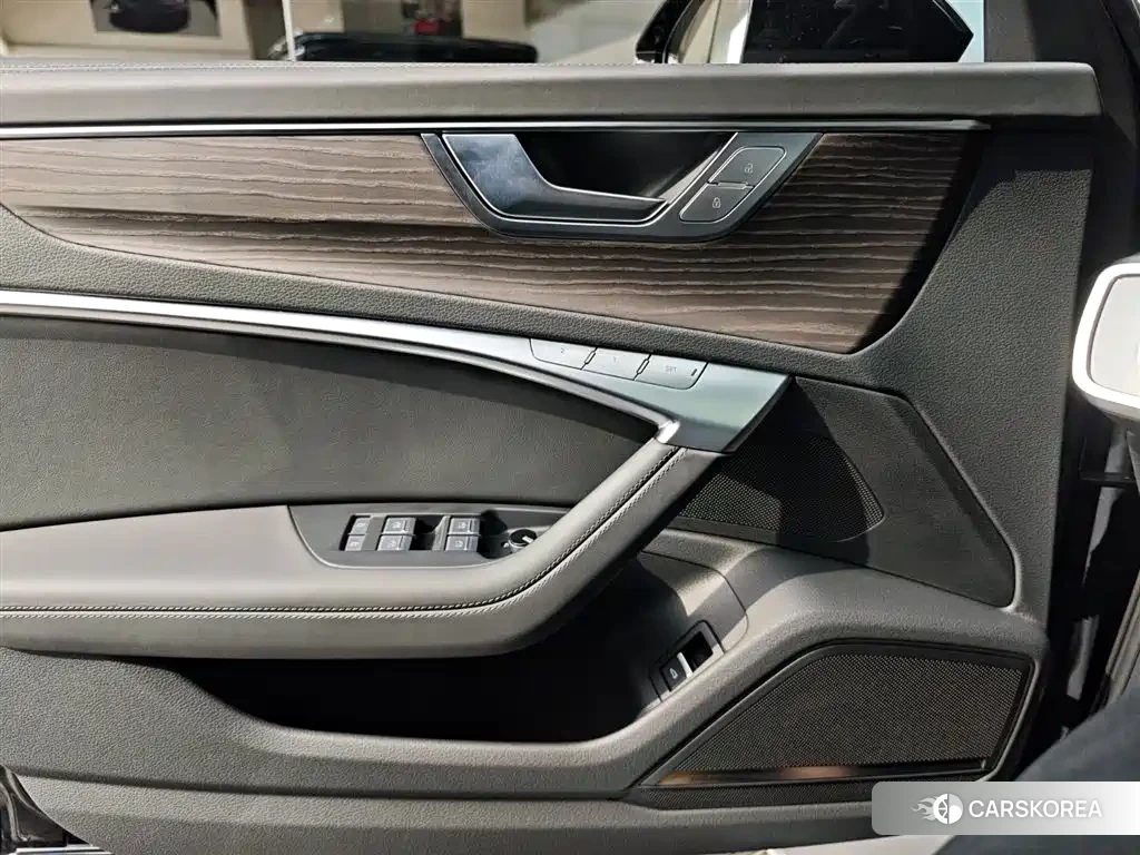 Audi A6L id 4538683 из Китая 12
