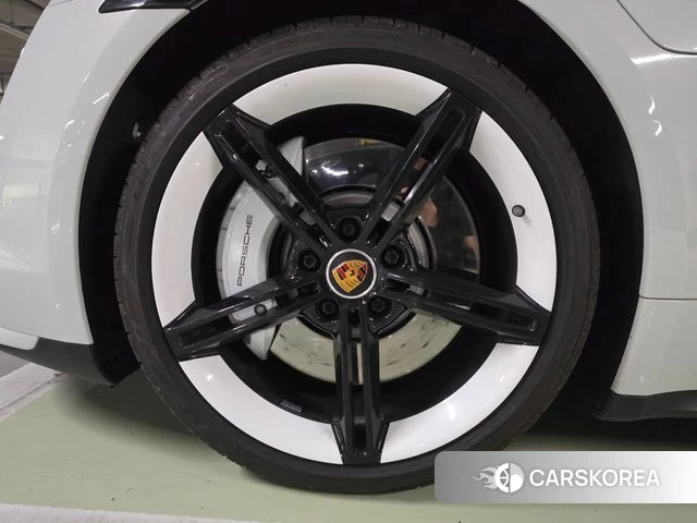 Porsche Taycan id 4186752 из Кореи 15