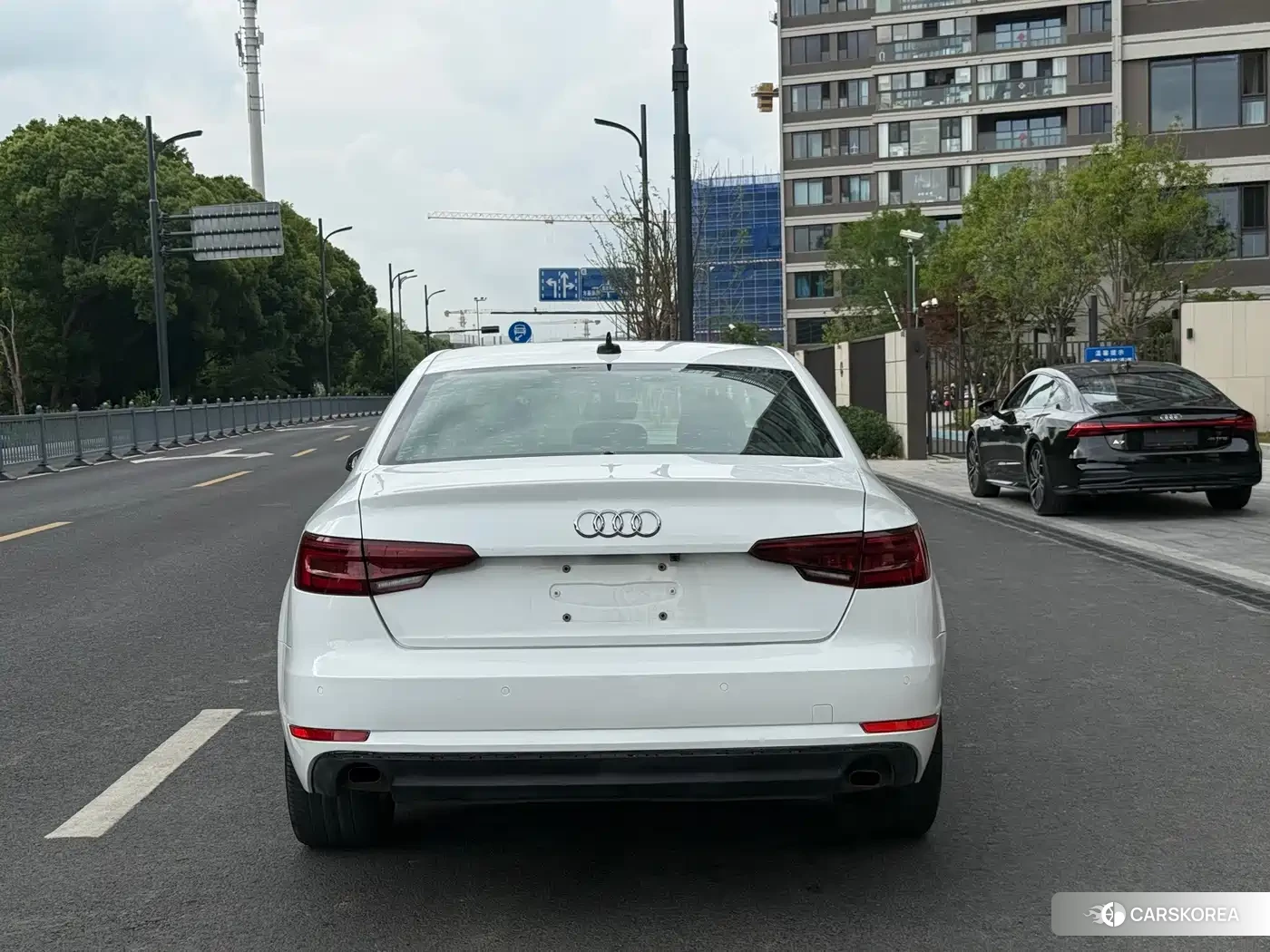 Audi A4L id 4680774 из Китая 9