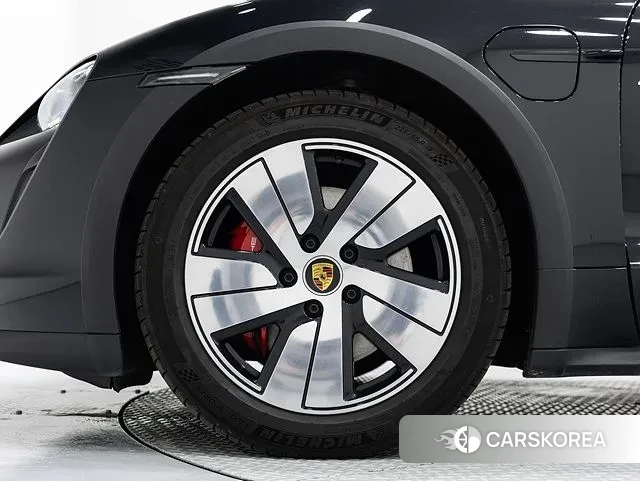 Porsche Taycan id 3739678 из Кореи 15