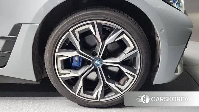 BMW i4 id 3529096 из Кореи 15