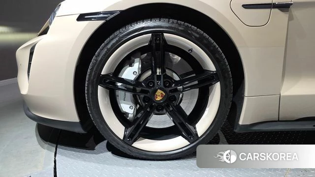 Porsche Taycan id 3798973 из Кореи 15