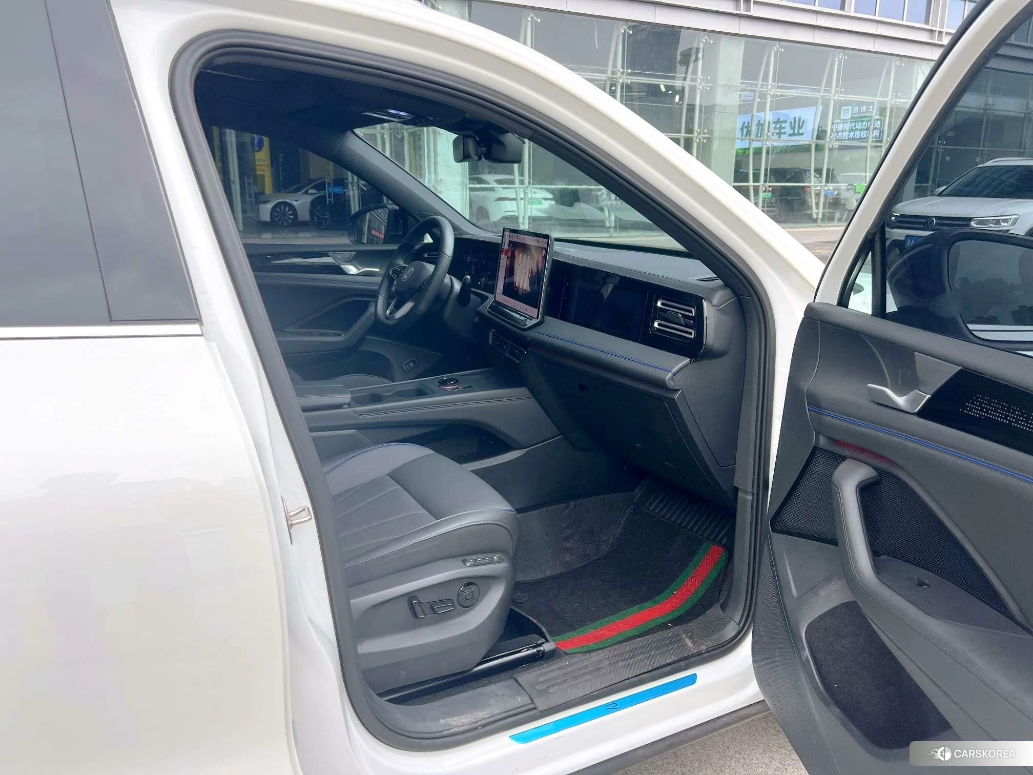 Volkswagen Tiguan L id 4486185 из Китая 9