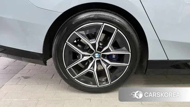 BMW 5 Series (G60) id 3769953 из Кореи 15