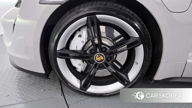 Porsche Taycan id 3389594 из Кореи 15