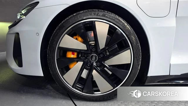 Audi e-Tron GT id 3819003 из Кореи 15