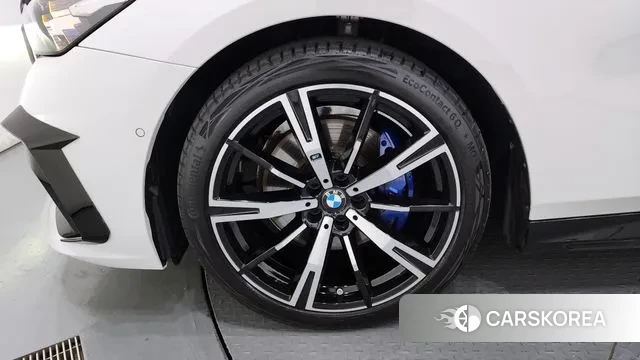 BMW 5 Series (G60) id 3015938 из Кореи 15