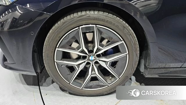BMW 5 Series (G60) id 4248356 из Кореи 27
