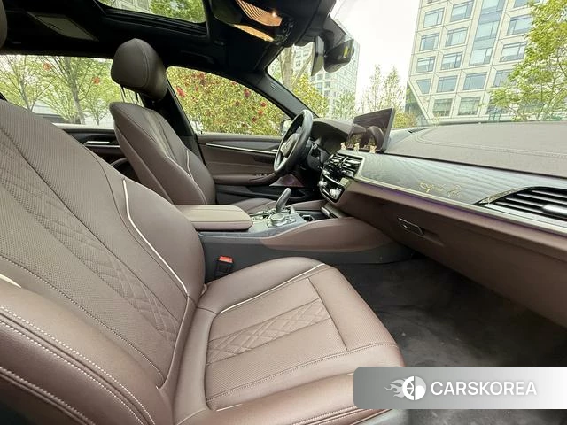 BMW 5 series PHEV 2021 Черный из Китая, фото 5