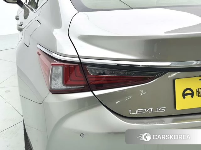 Lexus ES id 4348856 из Китая 15