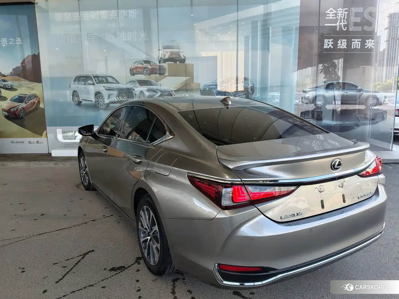 Lexus ES id 4664514 из Китая 8