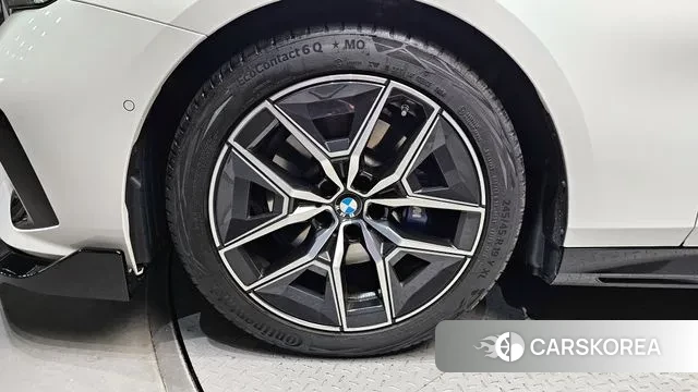 BMW 5 Series (G60) id 3507331 из Кореи 15