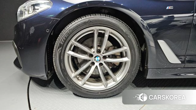BMW 5 Series (G30) id 4882703 из Кореи 28