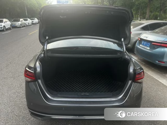 Nissan Xuan Yi 2023 Серебристо-серый из Китая, фото 6