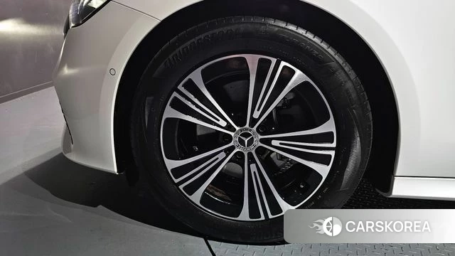 Mercedes-Benz E-Class W214 id 4279589 из Кореи 28