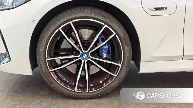BMW 3 Series (G20) 2023 Белый из Кореи, фото 6