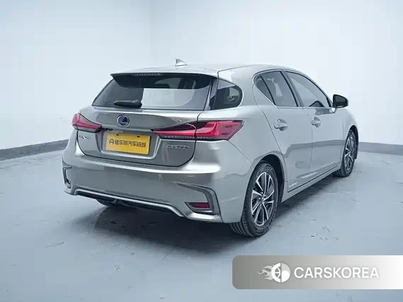 Lexus CT id 4628354 из Китая 15