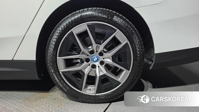 BMW 5 Series (G60) id 3817292 из Кореи 15