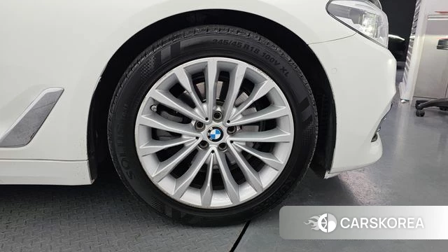 BMW 5 Series (G30) id 4403539 из Кореи 25