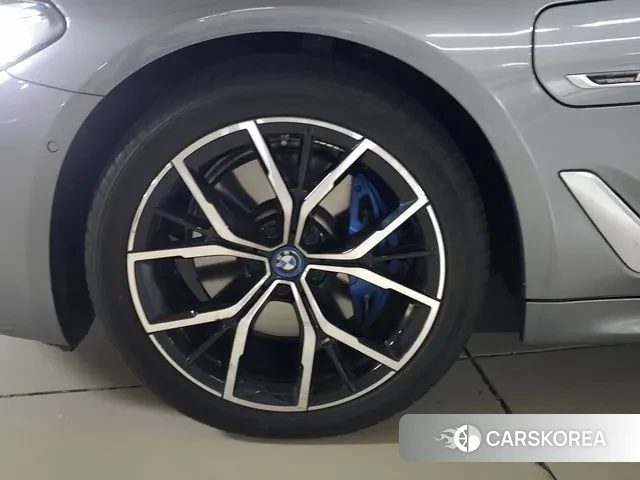 BMW 5 Series (G30) id 3420665 из Кореи 11