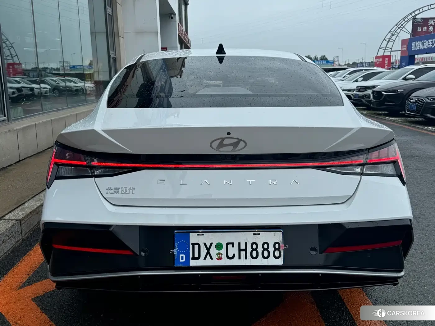 Hyundai Elantra 2023 Белый из Китая, фото 5