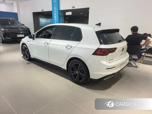 Volkswagen Golf 2024 Белый из Китая, фото 5