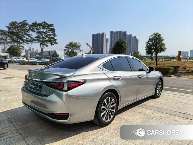 Lexus ES 2022 Серебристо-серый из Китая, фото 5