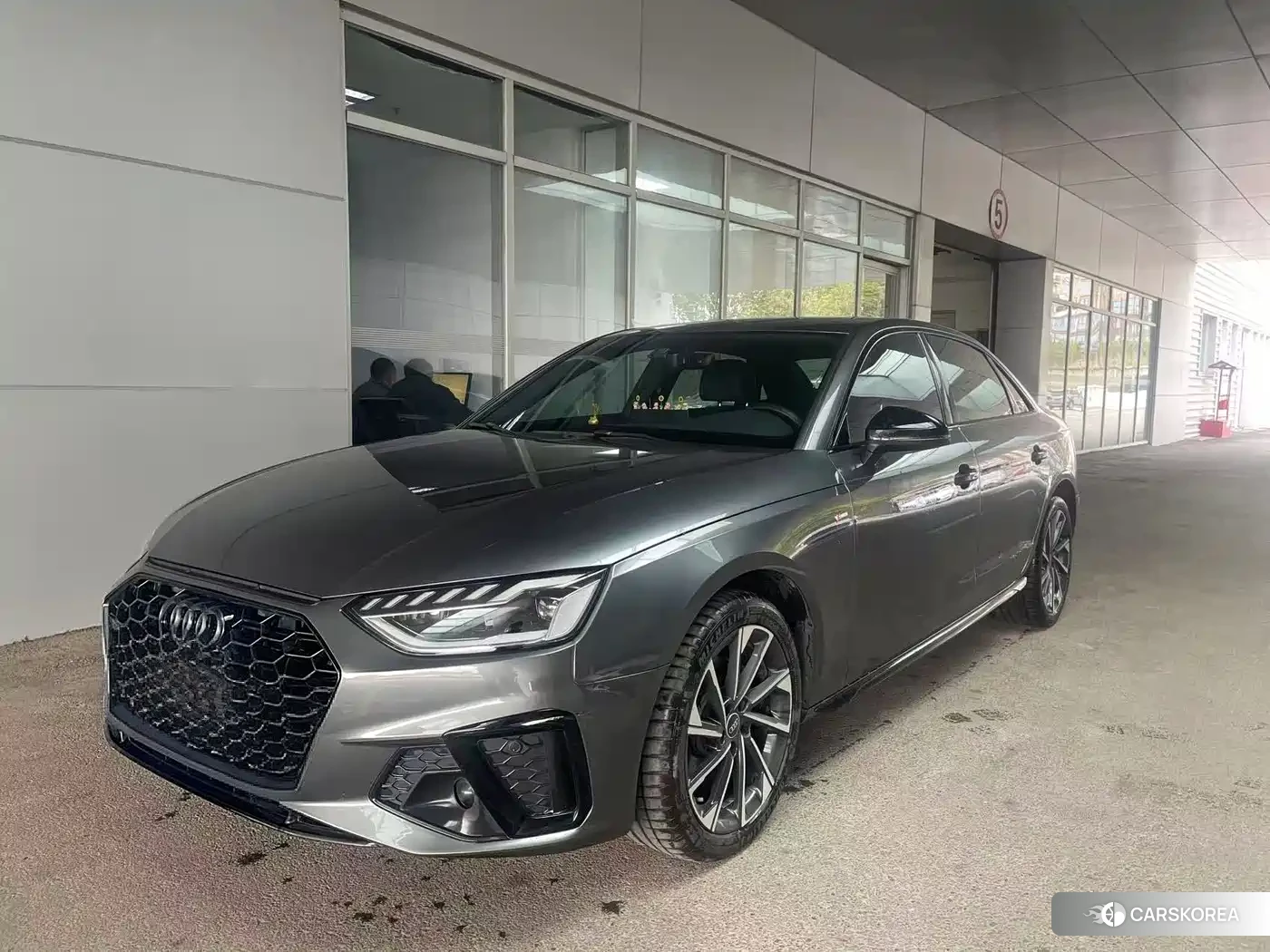 Audi A4L 2023 Silver/gray из Китая, фото 5