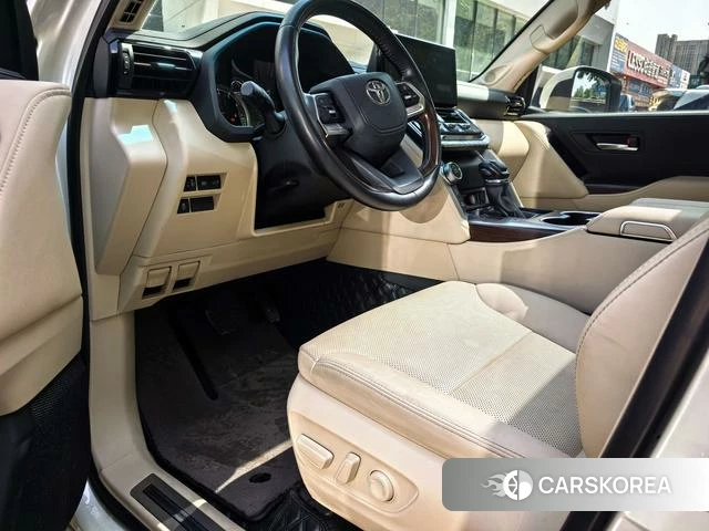 Toyota Land Cruiser (imported) 2024 Белый из Китая, фото 6