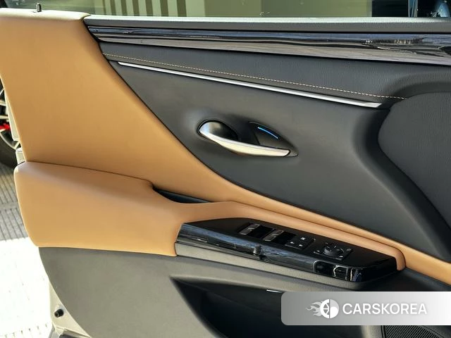 Lexus ES id 4259219 из Китая 8