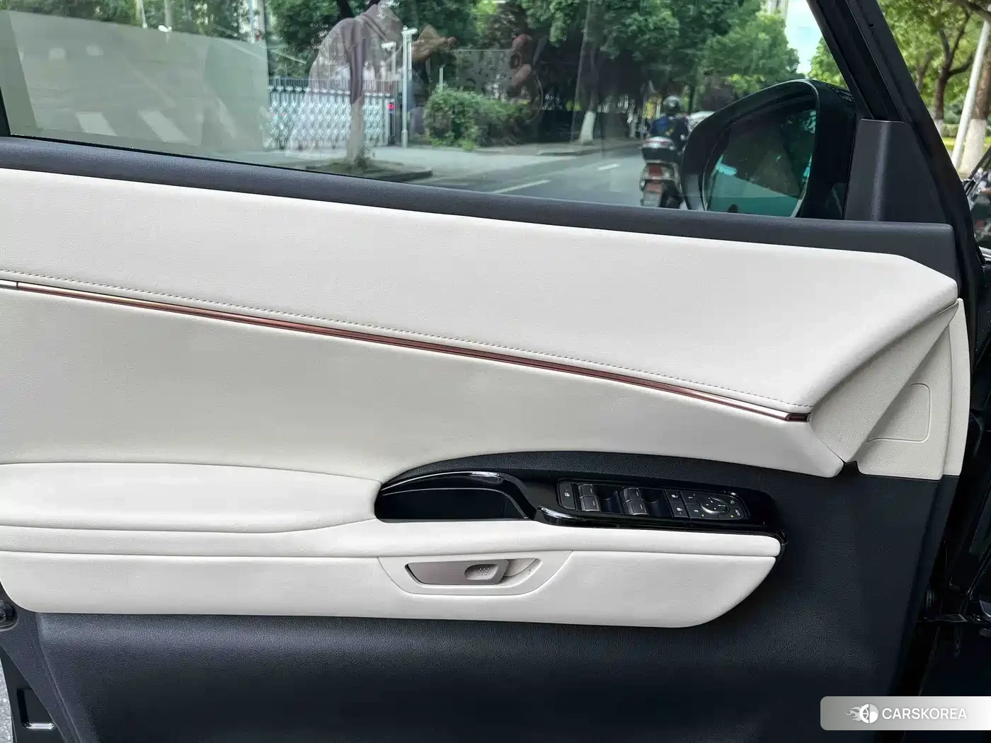 Lexus LM id 4664429 из Китая 18