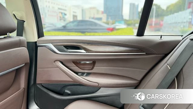 BMW 5 series PHEV id 4259302 из Китая 10