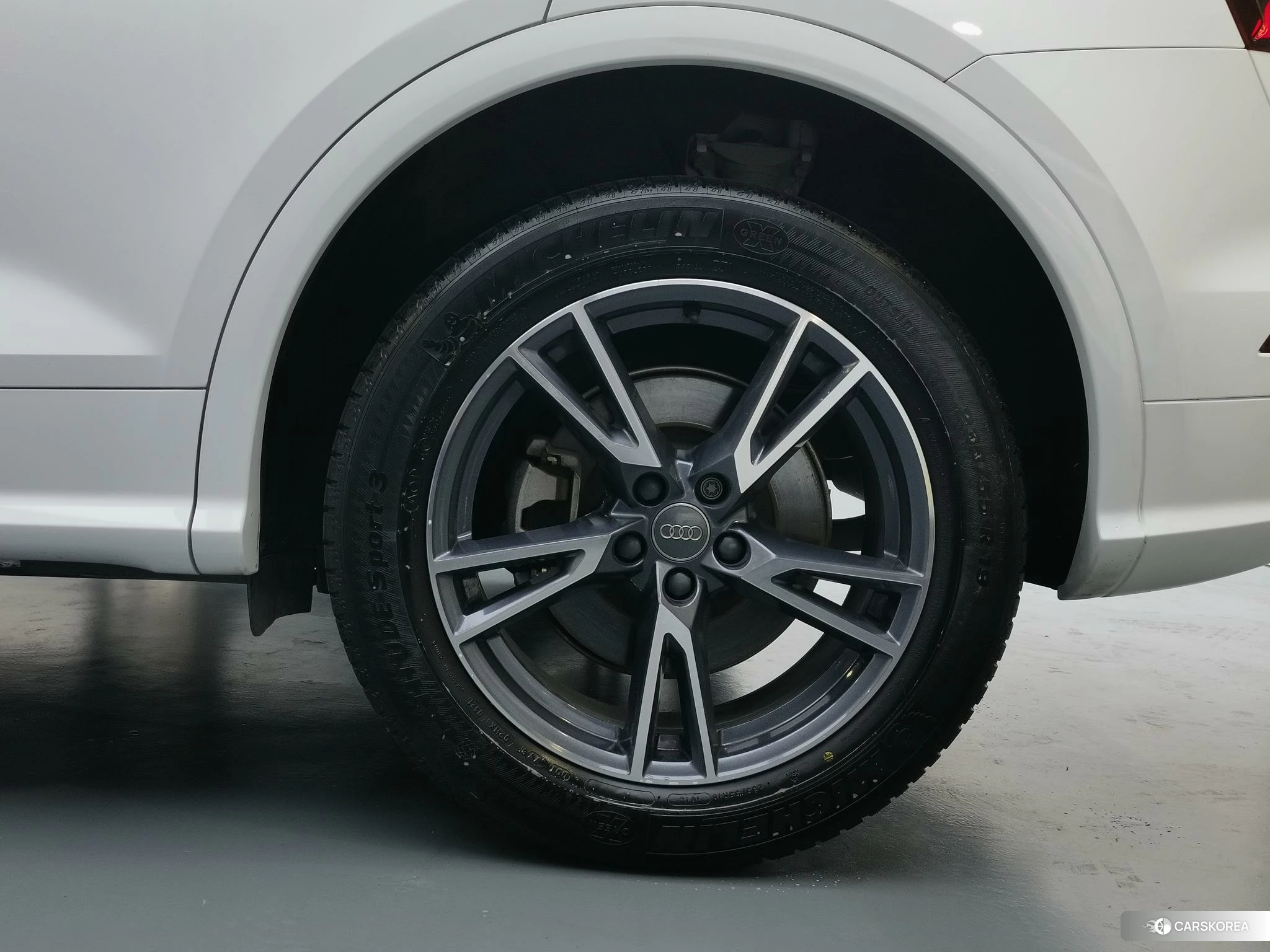 Audi Q5L id 4513967 из Китая 15