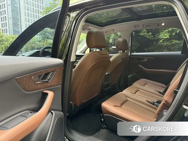 Audi Q7 2023 Черный из Китая, фото 6