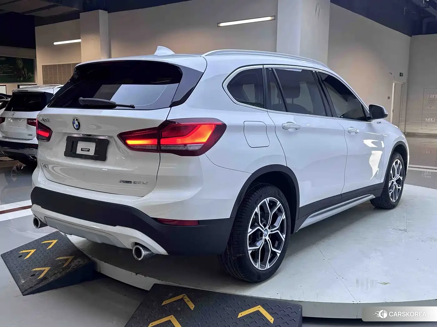 BMW X1 id 4669312 из Китая 17