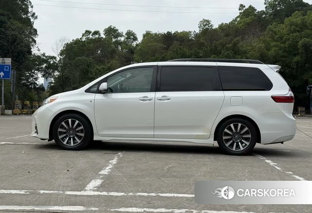Toyota Sienna id 3896153 из Китая 13