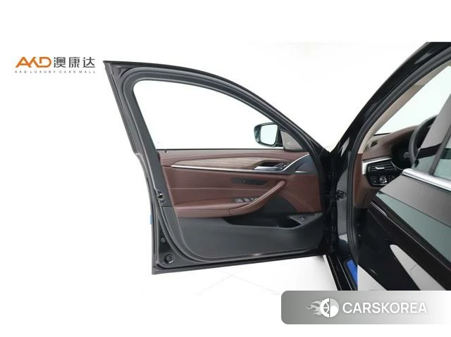 BMW 5 series 2020 Черный из Китая, фото 5