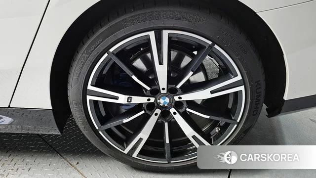 BMW 5 Series (G60) id 3793166 из Кореи 15