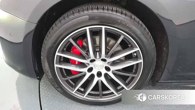 Maserati Ghibli id 3259319 из Кореи 15